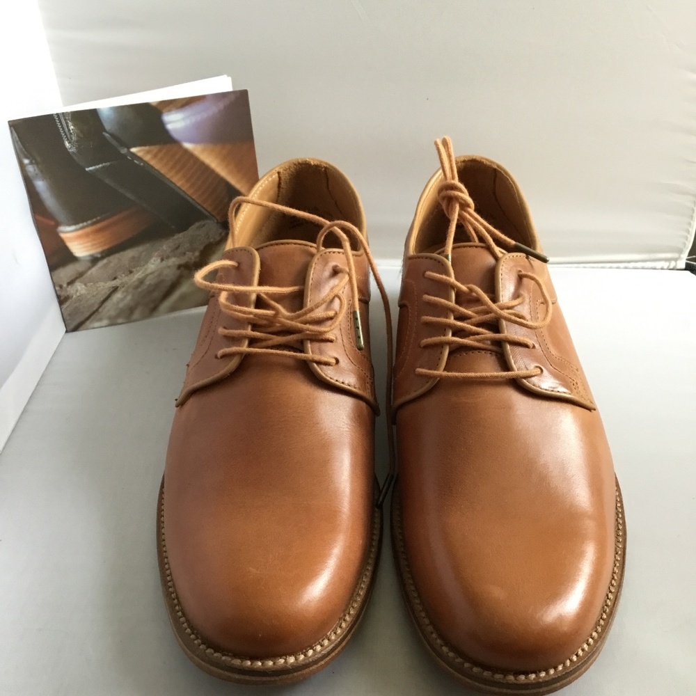 DRESS-UP SHOES FOR MEN.